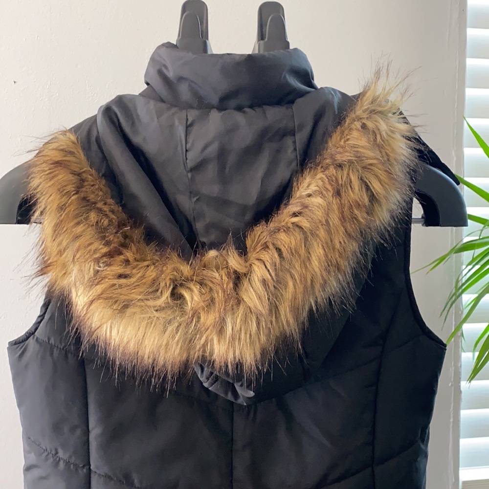 American Rag Women's Fur-Trim Removable Hood Insulated Puffer Vest - Picture 3 of 15